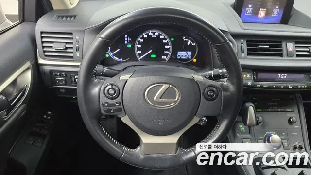 Lexus CT200h 2016 — фото 13