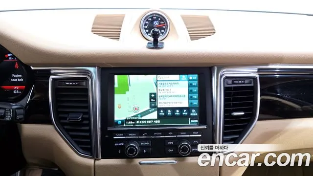 Porsche Macan 2015 — фото 14