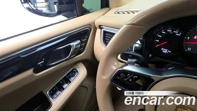 Porsche Macan 2015 — фото 17