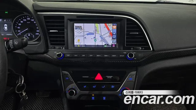 Hyundai AVANTE 2016 — фото 15