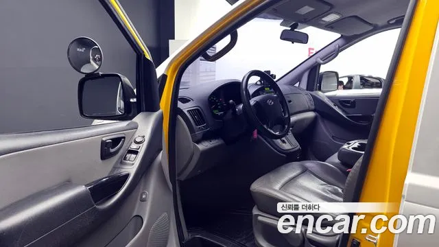 Hyundai Starex 2015 — фото 10