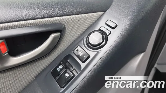 Hyundai Starex 2011 — фото 12