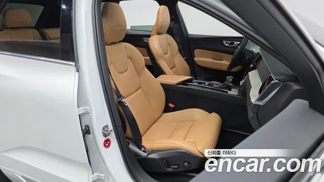 Volvo XC60 2020 — фото 10