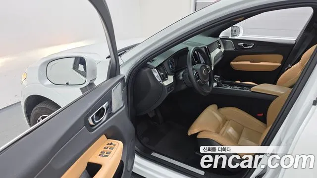 Volvo XC60 2020 — фото 11