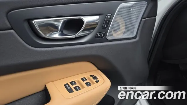 Volvo XC60 2020 — фото 18