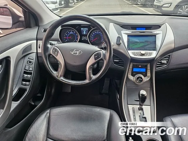 Hyundai AVANTE 2014 — фото 15