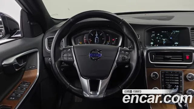 Volvo V60 2016 — фото 13