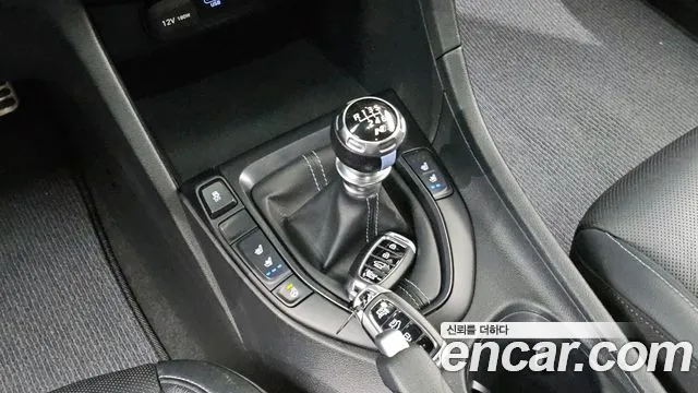 Hyundai Veloster 2019 — фото 9