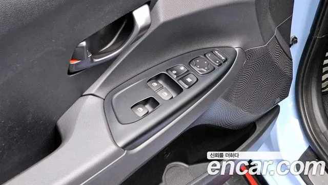 Hyundai Veloster 2019 — фото 17