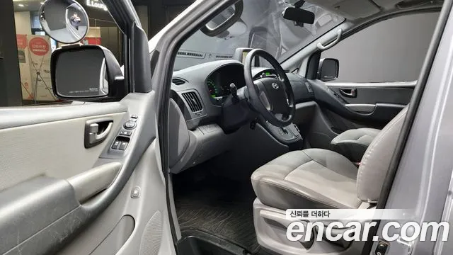 Hyundai Starex 2011 — фото 11