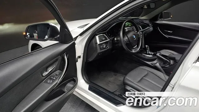 BMW 3-Series 2018 — фото 11
