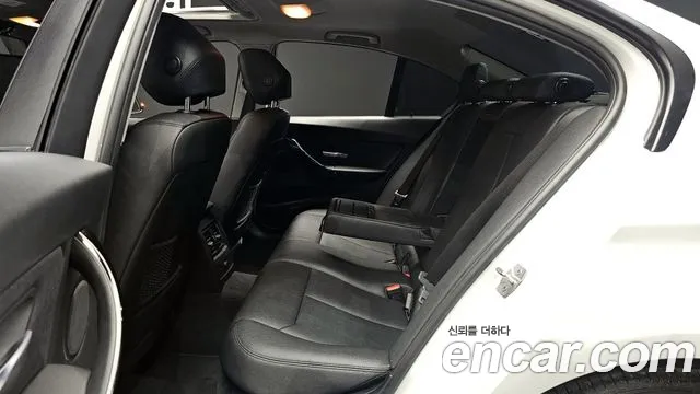BMW 3-Series 2018 — фото 12