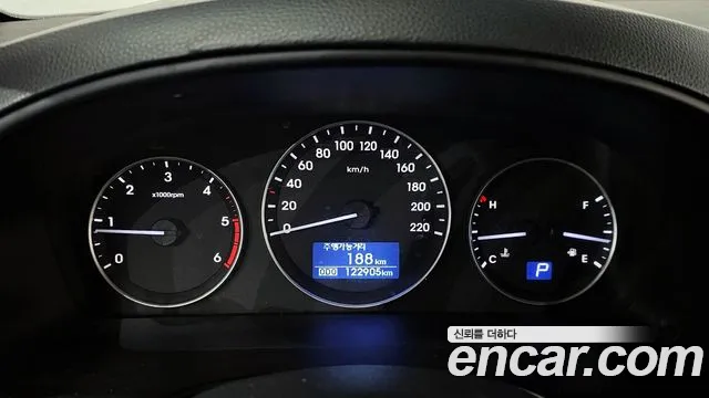 Hyundai Starex 2019 — фото 8