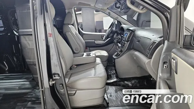 Hyundai Starex 2019 — фото 10