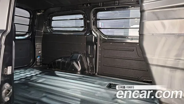 Hyundai Starex 2019 — фото 12