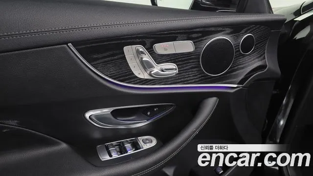 Mercedes-Benz E-Class 2019 — фото 19