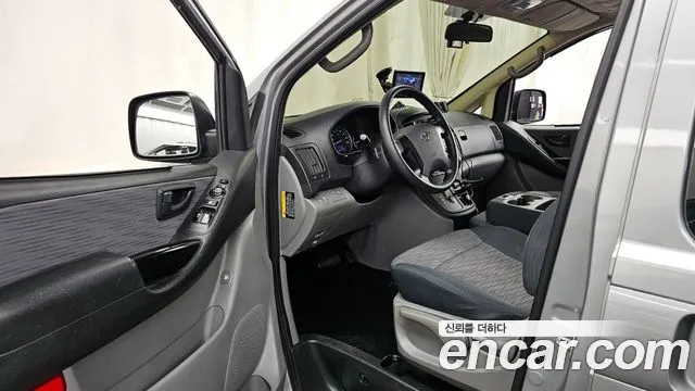 Hyundai Starex 2018 — фото 10