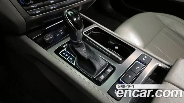 Hyundai Genesis 2016 — фото 9
