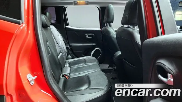 Jeep Renegade 2018 — фото 12