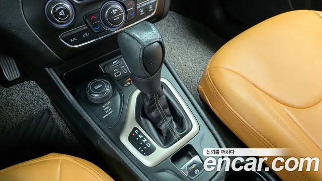 Jeep Cherokee 2015 — фото 9
