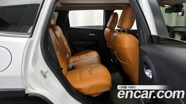 Jeep Cherokee 2015 — фото 12