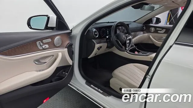 Mercedes-Benz E-Class 2023 — фото 10