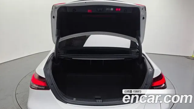 Mercedes-Benz E-Class 2023 — фото 20