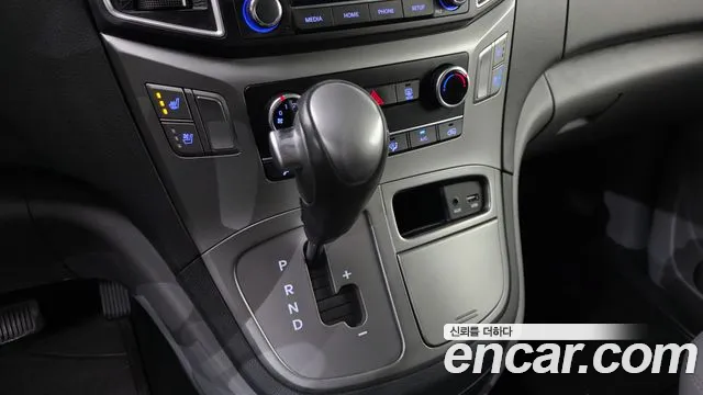 Hyundai Starex 2020 — фото 9