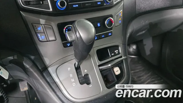 Hyundai Starex 2018 — фото 9