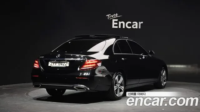 Mercedes-Benz E-Class 2017 — фото 2