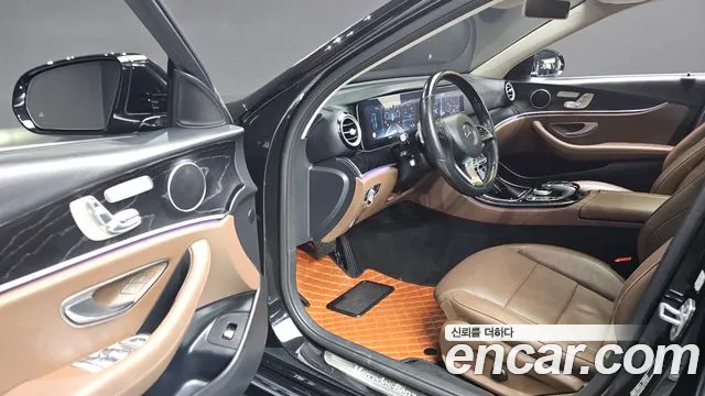 Mercedes-Benz E-Class 2017 — фото 11