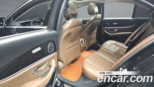 Mercedes-Benz E-Class 2017 — фото 12