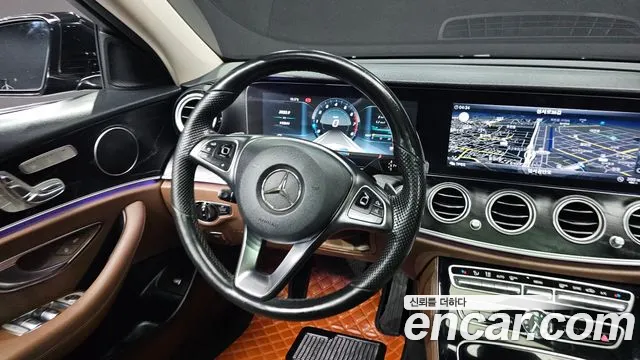 Mercedes-Benz E-Class 2017 — фото 13