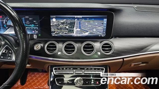 Mercedes-Benz E-Class 2017 — фото 14