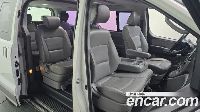 Hyundai Starex 2016 — фото 12