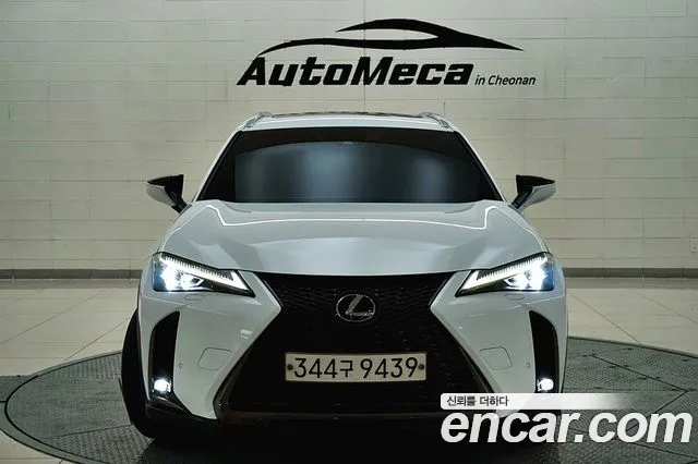 Lexus UX 2021 — фото 1