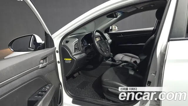 Hyundai AVANTE 2016 — фото 10