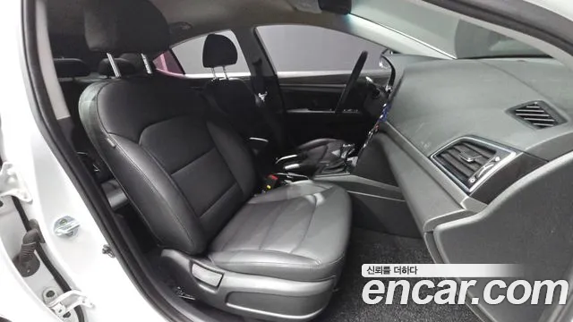 Hyundai AVANTE 2016 — фото 11