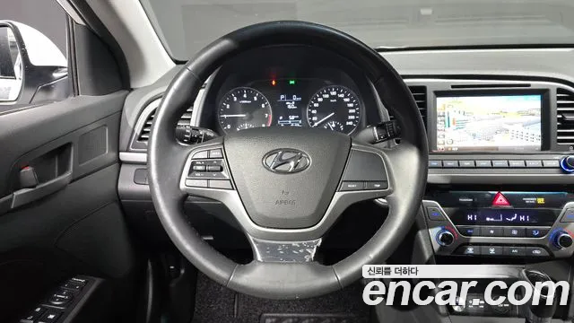 Hyundai AVANTE 2016 — фото 13