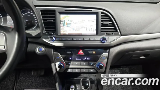 Hyundai AVANTE 2016 — фото 14