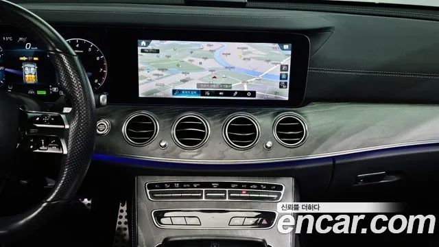 Mercedes-Benz E-Class 2021 — фото 19
