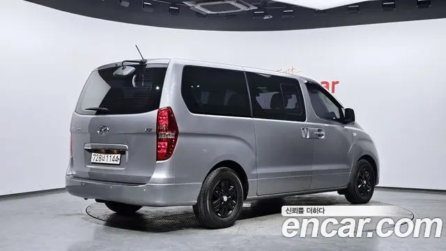 Hyundai Starex 2017 — фото 2