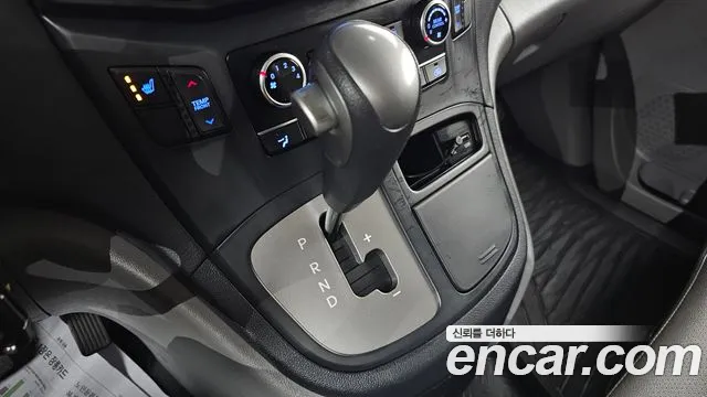 Hyundai Starex 2017 — фото 9