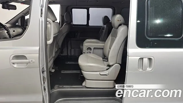Hyundai Starex 2017 — фото 11