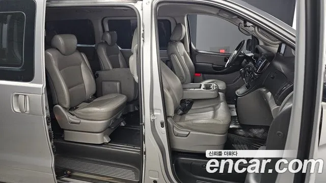 Hyundai Starex 2017 — фото 12