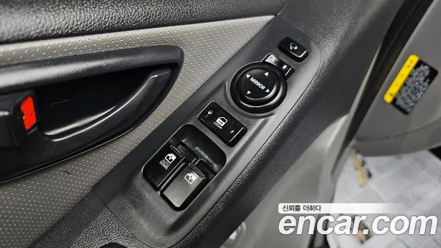 Hyundai Starex 2017 — фото 13