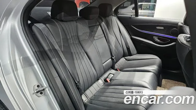 Mercedes-Benz E-Class 2020 — фото 12