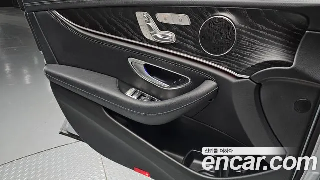 Mercedes-Benz E-Class 2020 — фото 14