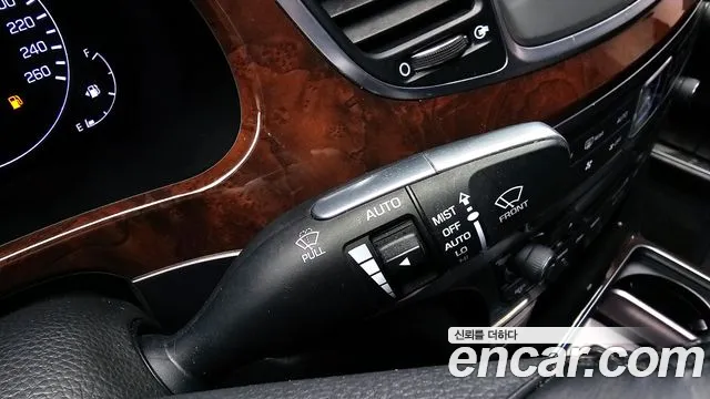 Hyundai Equus 2014 — фото 17