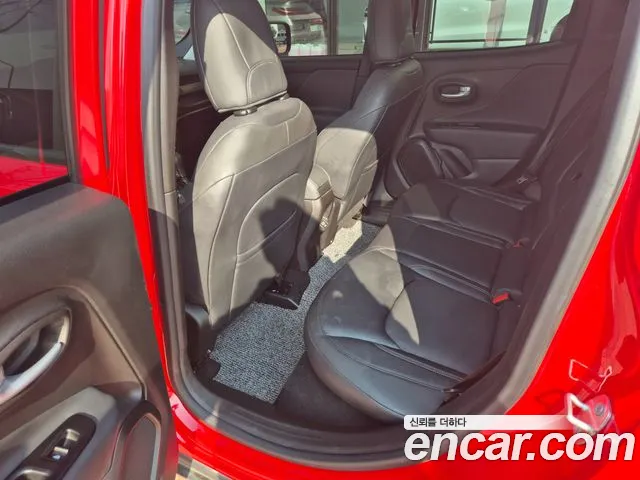 Jeep Renegade 2023 — фото 10
